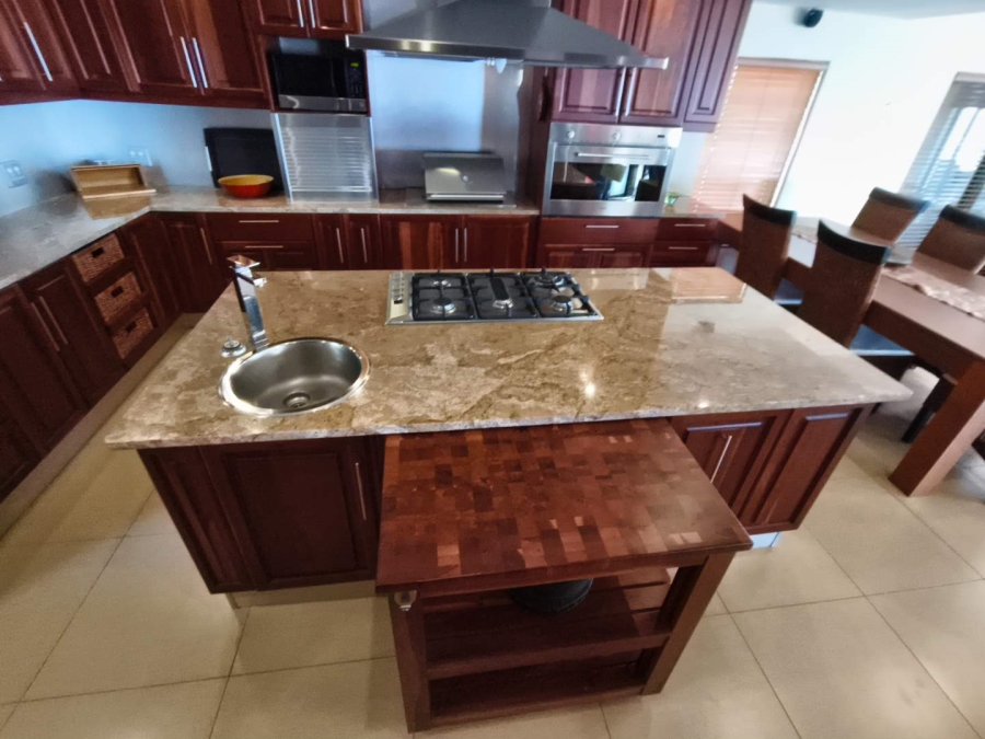 5 Bedroom Property for Sale in Blueberry Hill Western Cape